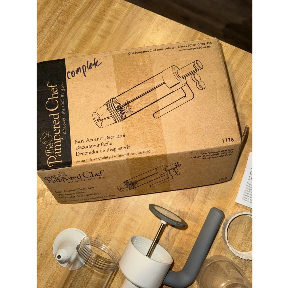 Pampered Chef Easy Accent Decorator #1778 Discontinued Complete 6 Tips Box